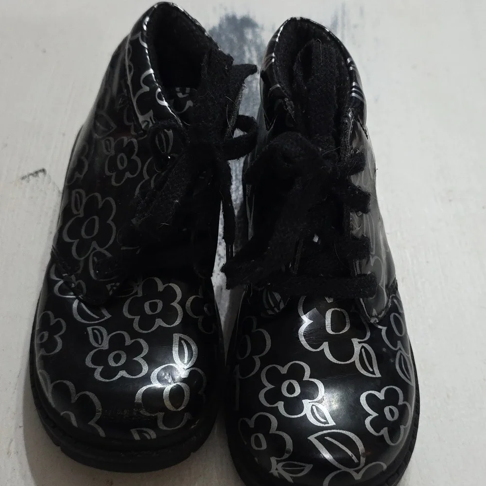 Stride Rite Girl's Chuckka Annkle Boor Laces Black/Silver Floral Boots Sz 9 GUC‎